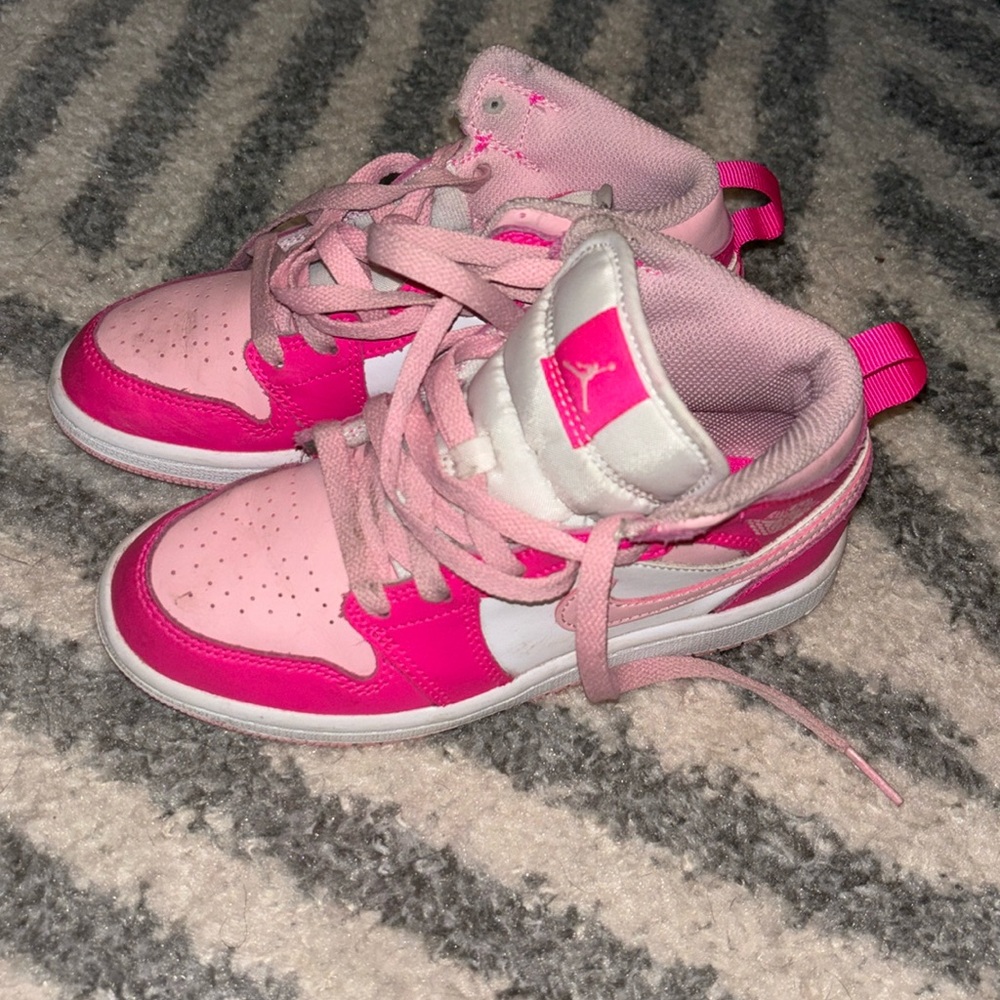 Girls Nike hyper pink mid dunks